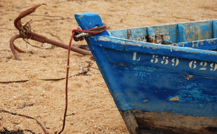 Ein Boot, das auf Grund läuft als Symbol für eine schlechte Kampagne