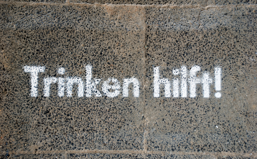 Content - 'Trinken hilft' - Bürgersteig-Graffiti als Symbol