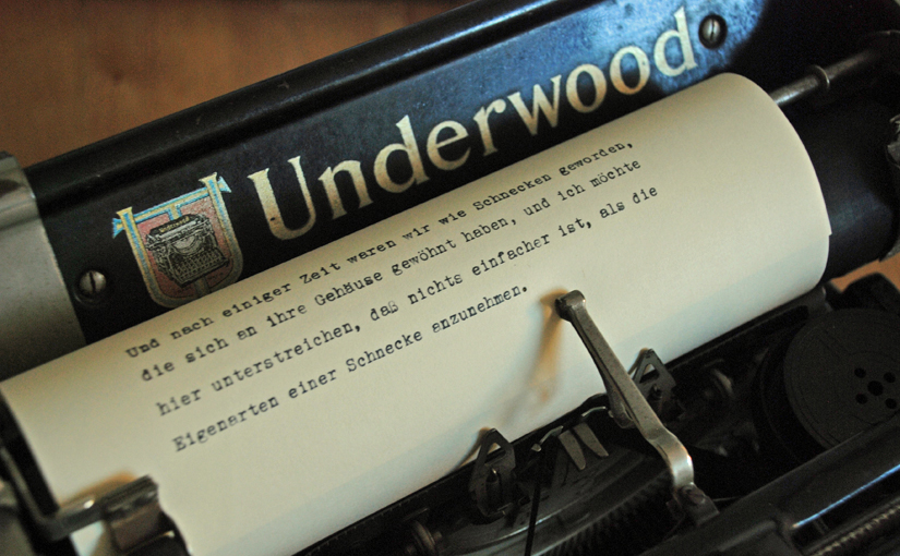 Underwood Schreibmaschine mit Text von Jules Verne